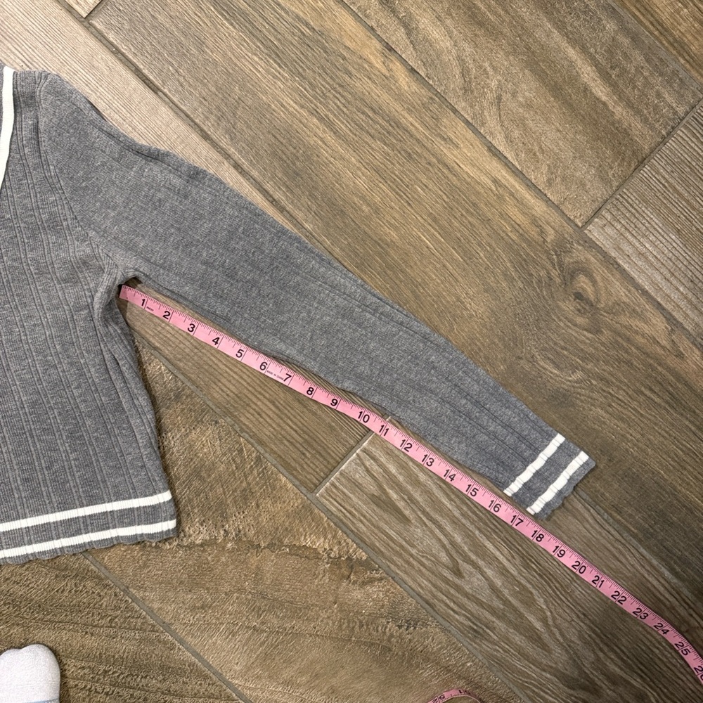 Lizette Collection Ribbed Gray Sweater Medium - Picture 10 of 10